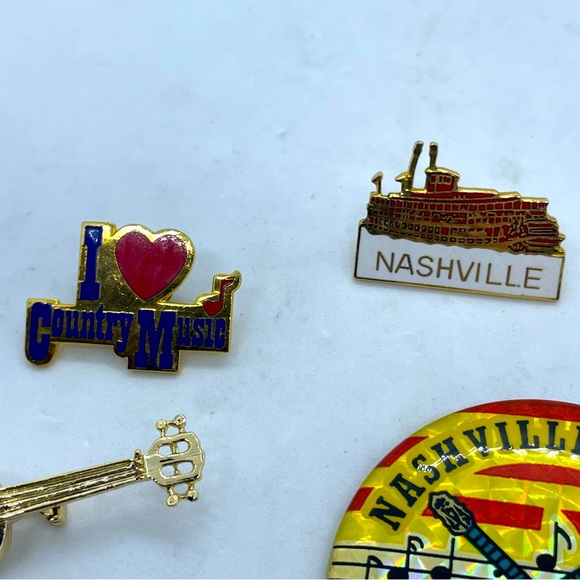 Lot of Nashville/Country Music Pins Featuring Dollywood & Conway Tweety Tour Pin - Picture 7 of 7